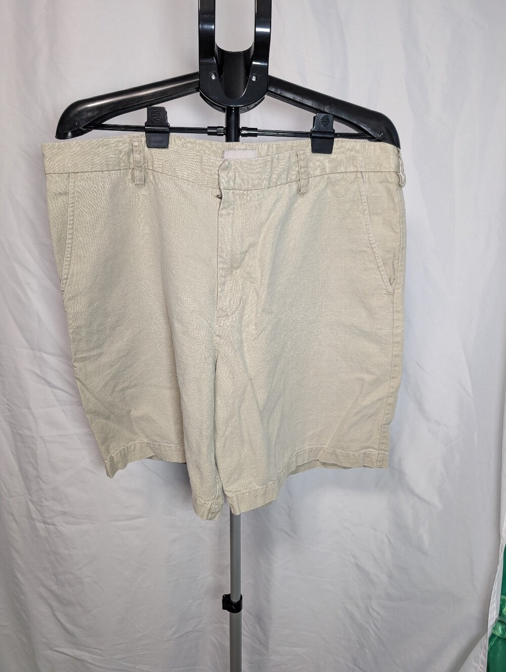 Breakwater Shorts in Light Tan, Linen & Cotton, Size 40
